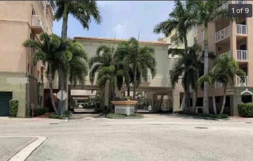 Residential complexes in Miami Beach, Miami-Dade