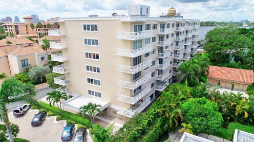 Residential complexes in Palm Beach, Florida