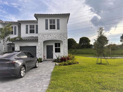 Townhouse in Coral Springs, Broward County