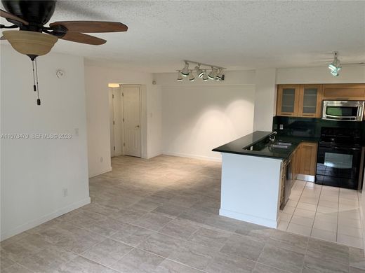 Residential complexes in Hollywood, Broward County