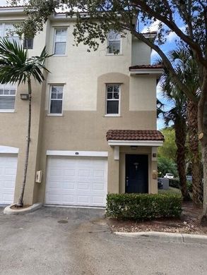 Residential complexes in Coral Springs, Broward County