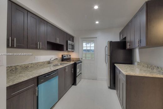 Villa in Opa-locka North  (historical), Miami-Dade