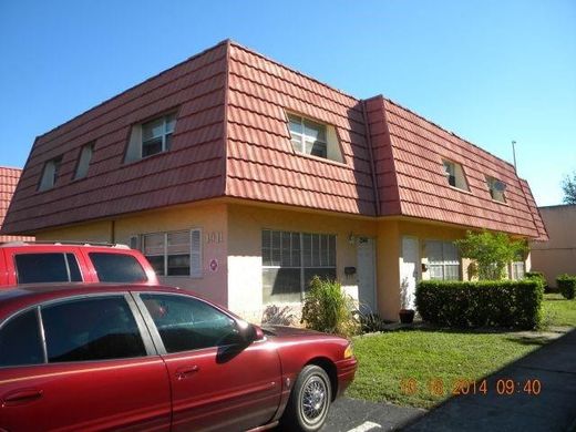 Lauderhill, Broward Countyのタウンハウス