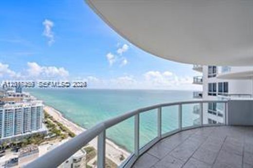Residential complexes in Miami Beach, Miami-Dade