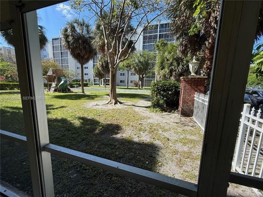 Residential complexes in Hallandale, Broward County