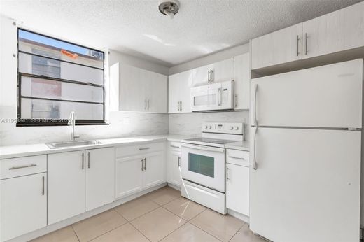 Residential complexes in Lauderhill, Broward County