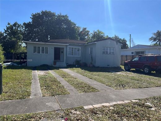 Villa in Virginia Gardens, Miami-Dade County