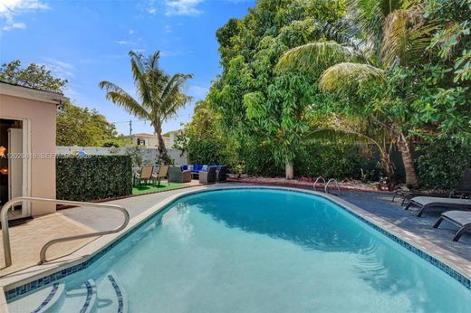 Villa in Hallandale, Broward County