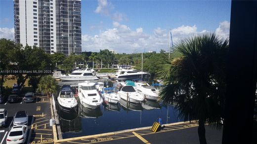 Kamienica w Aventura, Miami-Dade County