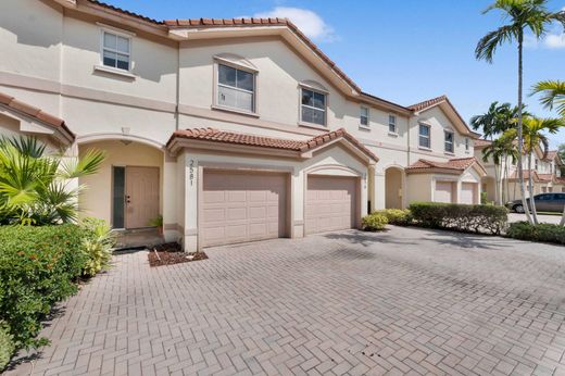 Townhouse in Coral Springs, Broward County