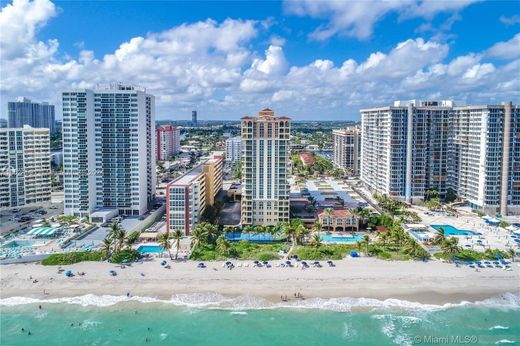 Residential complexes in Hallandale, Broward County