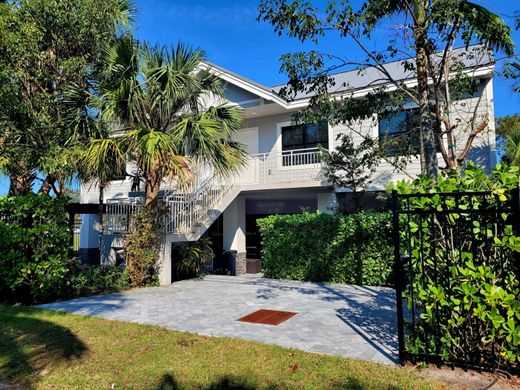 Residential complexes in Hobe Sound, Martin County