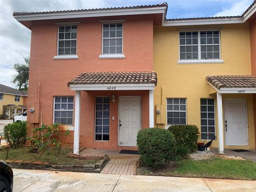 Townhouse in Fort Lauderdale, Broward County