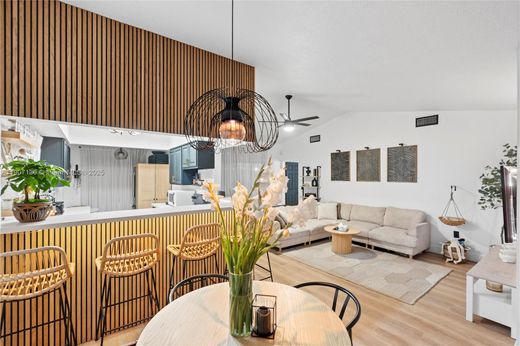 Villa in Pembroke Pines, Broward County