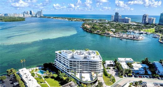Residential complexes in Bay Harbor Islands, Miami-Dade
