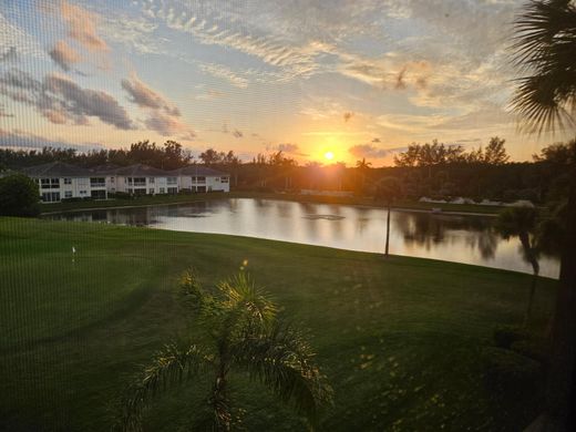 Residential complexes in Hutchinson Island South, Saint Lucie County