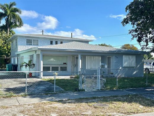 Villa in Opa-locka, Miami-Dade County