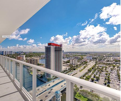 Residential complexes in Hollywood, Broward County