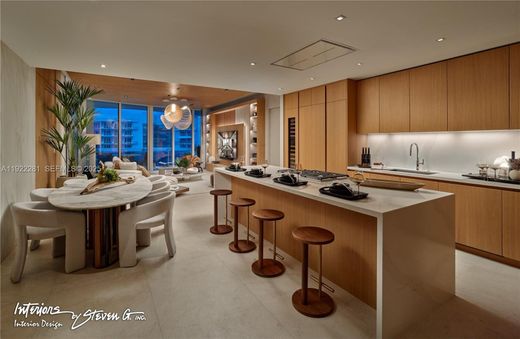 Residential complexes in Fort Lauderdale, Broward County