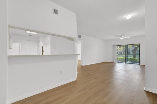 Residential complexes in Palm Beach Gardens, Palm Beach