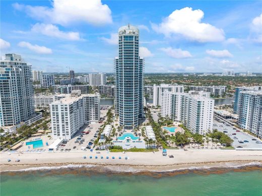 Residential complexes in Hollywood, Broward County
