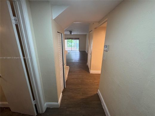 Townhouse in Lauderhill, Broward County