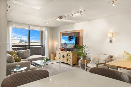 Residential complexes in Miami Beach, Miami-Dade