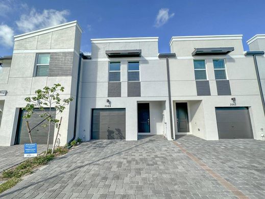 ‏בית בעיר ב  Palm Springs, Palm Beach County