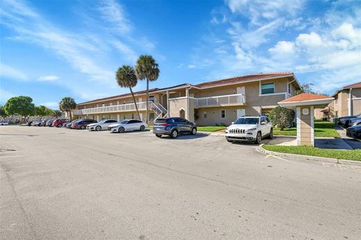 Residential complexes in Coral Springs, Broward County