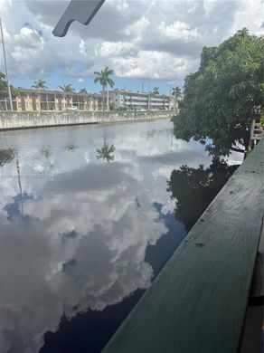 Villa in Medley Mobile Home Park, Miami-Dade