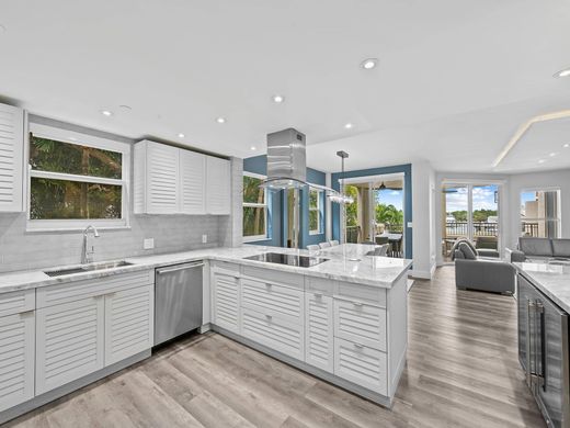 Residential complexes in Fort Lauderdale, Broward County