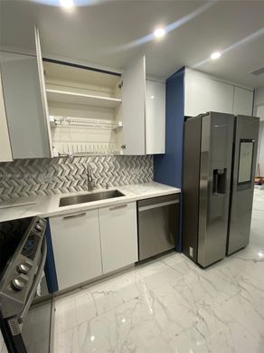 Residential complexes in Miami Beach, Miami-Dade