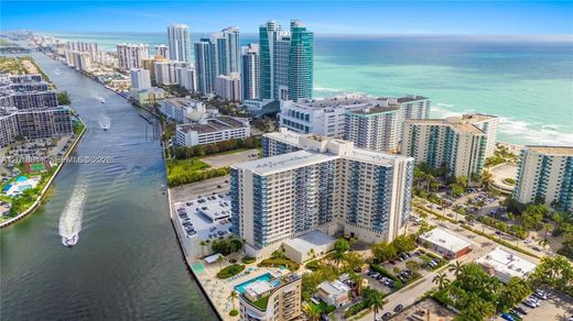 Residential complexes in Hollywood, Broward County