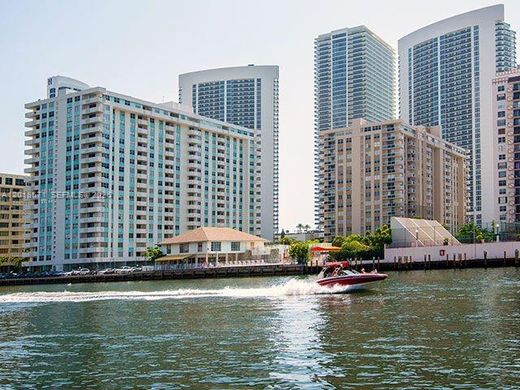 Residential complexes in Hallandale, Broward County