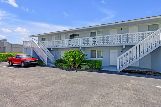 Residential complexes in Boca Raton, Palm Beach