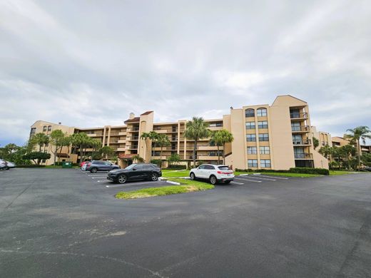 Residential complexes in Delray Beach, Palm Beach