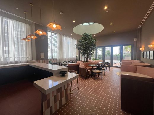 マイアミ, Miami-Dade Countyのアパートメント・コンプレックス