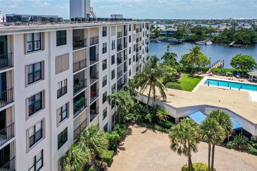 Residential complexes in Palm Beach, Florida