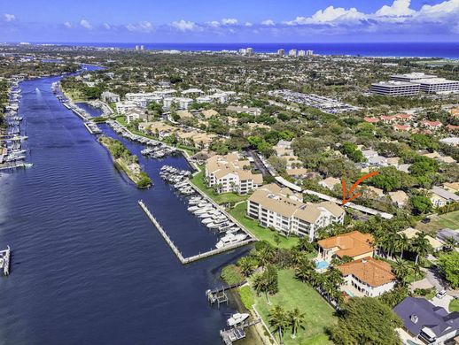 Residential complexes in Juno Beach, Palm Beach