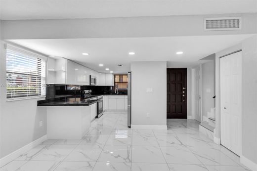 Townhouse in Hialeah, Miami-Dade