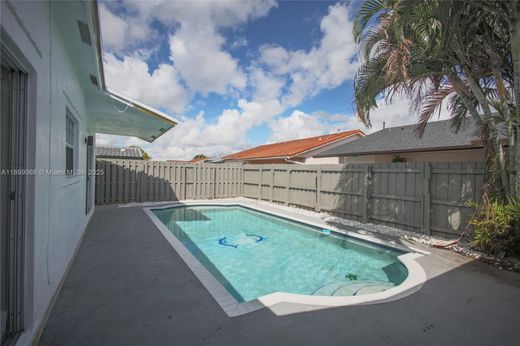 ﻓﻴﻼ ﻓﻲ ميامي، فلوريدا, Miami-Dade County