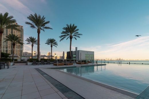 マイアミ, Miami-Dade Countyのアパートメント・コンプレックス