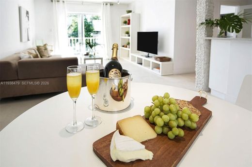 Residential complexes in Miami Beach, Miami-Dade