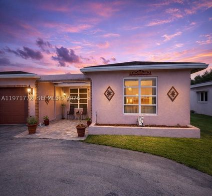 Villa in Sunrise, Broward County