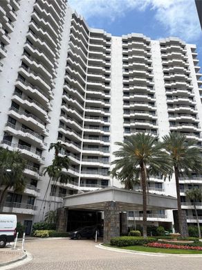 Kamienica w Aventura, Miami-Dade County