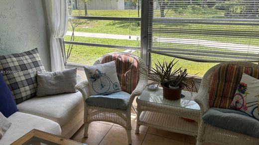 Residential complexes in Lauderdale Lakes, Broward County