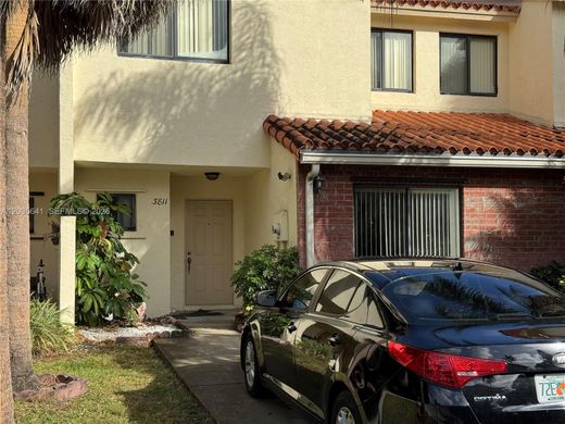 Townhouse in Hollywood, Broward County