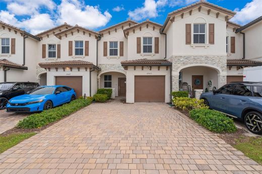 타운 하우스 / North Miami, Miami-Dade County