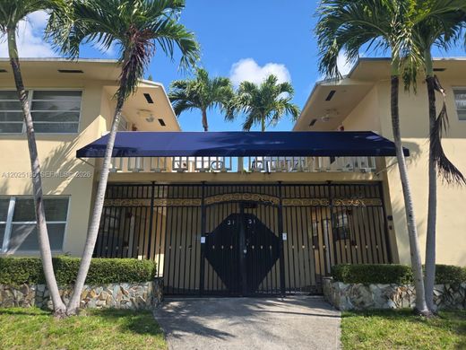 Townhouse - North Miami Beach, Miami-Dade County