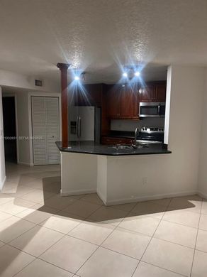 Pompano Beach, Broward Countyのアパートメント・コンプレックス